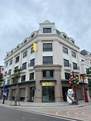 em nhượng lại căn vin móng cái 350m2 giá tốt cho quý khách thiện chí ạ. lh 