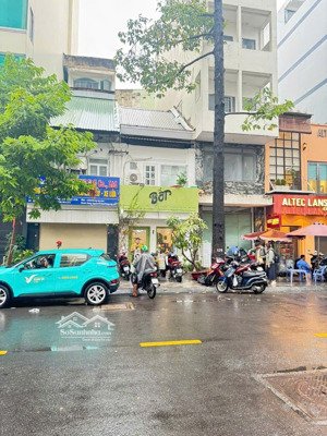 chỉ 30tr có nhà nguyên căn mặt tiền q1 ngay chợ bến thành