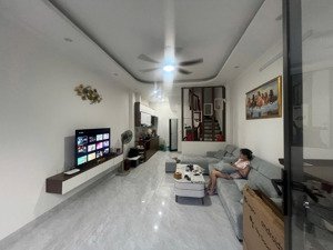 bán nhà 5 tầng , 40m2 tại phúc lợi, long biên, giá siêu hời 5,5 tỷ