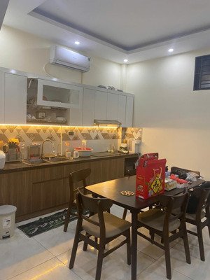 cho thuê nhà nguyên căn 4 tầng smart home thạch bàn, long biên. 42 m. giá: 10 triệu/ tháng