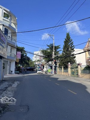 nhà đẹp mặt tiền đường lớn. vị trí víp, thông số vàng 4x19m 4 tầng btct lâm thị hố. shr full thổ