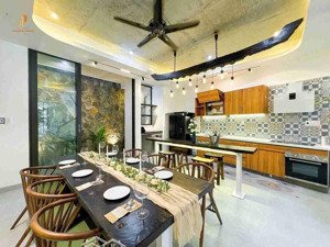 cực hiếm! cần bán gấp biệt thự sân vườn 3 tầng sát biển mỹ khê, ngay trục nguyễn văn thoại