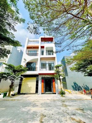 nhà 2 lầu đã hoàn công gần chợ thuận giao