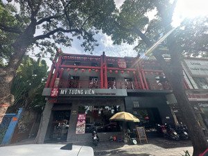 cho thuê nhà mặt phố xuân diệu, dt: 300m2x2t+ hầm, mt: 13m, đối diện mặt hồ, kinh doanh mọi mô hình