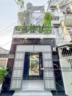 bán nhà phố thiết kế hiện đại nhiều cây xanh nhiều ban công