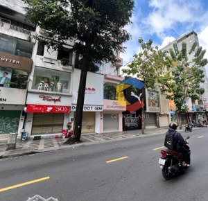 bán nhà mặt tiền nguyễn trãi 4x20 5 lầu, ngay ngã 6 phù đổng vị trí siêu hiếm