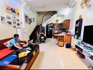 bán nhà nguyễn văn huyên dt 35m2 4t mt 4.1m giá nhỉnh 10 tỷ, ôtô đỗ cửa, gần phố kinh doanh