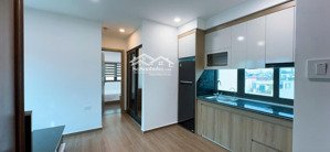 cho thuê căn hộ 2 ngủ đủ đồ ban công thoáng rộng 50m tai 271 lạc long quân