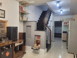 đi mỹ cần bán gấp nhà 38m2 lạc long quân f3 q11 , hẻm rộng xe hơi tránh nhau , sạch sẽ