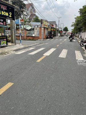 chính chủ cần bán nhà 1 trệt 1 lầu gần trường trấn biên đường ô tô thông dt 10x14 giá chỉ 5,6 tỷ