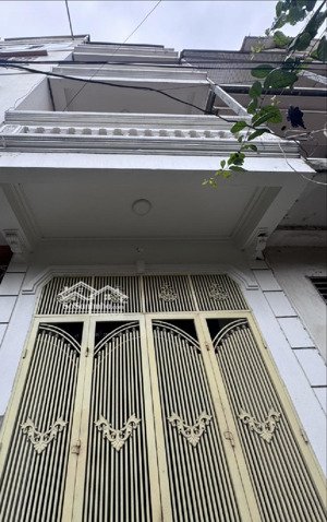 nhà cổ nhuế 10 m ra mặt đường cỏi nhuế dt : 41m nhà 4,5 tầng mặt tiền 4,1m