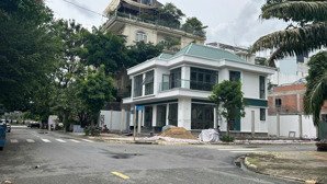 bán biệt thự góc khu sông trần não, 18x20m cn 357m2, khu vip hiếm lô bán. giá mới 150 tỷ ~420 tr/m2