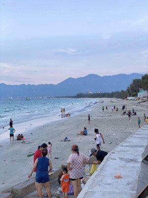 bán lô đất cách biển dốc lết chỉ 80m đường hiện trạng 8m. diện tích : 184m2. full thổ. giá tốt