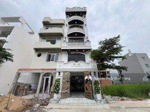 bán nhà phố tân cổ điển mặt tiền bề thế vị