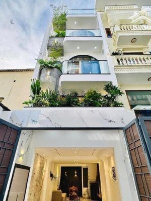 lê quốc hưng- p.13- q.4 gần bên cầu calmette, đường trước nhà hơn 6m. giá ngộp 3tỷ200 cho thuê 18tr