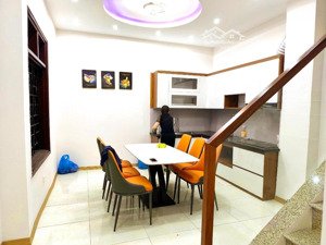 bán nhà trần thái tông cầu giấy gần phố an ninh tốt full nội thất ở ngay dt32m 5t 7,5tỷ