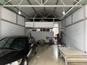 nhà và kho khu dân cư sông đà 10x18. 3pn 4wc. đường tải tận nơi