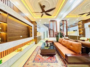 chính chủ a tấn bán nhà cầu giấy 35m2, 5 tầng, mt 3.8m, giá 6.5 tỷ, sổ đỏ, ngõ thông gần phố.