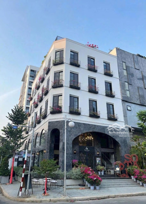 cần bán gấp góc 2 mặt tiền ngay xuân thuỷ- quốc hương - dt : 11x37m - xd : 1h7t - giá : 82 tỷ