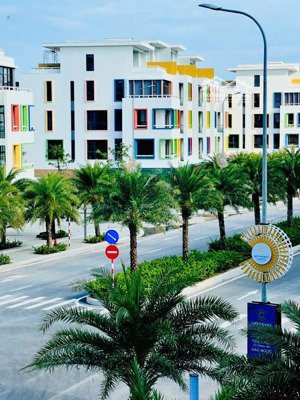 giảm 7 tỷ khi mua np góc 2 mt cổng chào - trục đường 36m - đã có sổ hồng - đại đô thị meyhomes pq