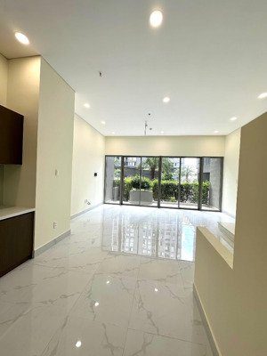 cho thuê villas 100m2 - 1 trệt 1 lầu - 11 triệu view hồ bơi - có thể ở ngay hoặc kinh doanh nhỏ