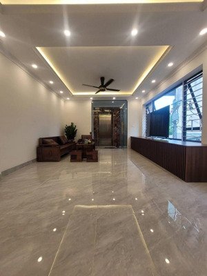 bán nhà thạch bàn 60m2, mặt tiền 11m quyền lực; lô góc, 6 tầng thang máy, 13,9 tỷ