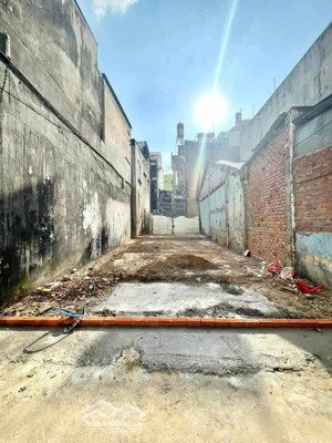 cần bán gấp lô đất nguyễn xí p13 bình thạnh. dt 111,6m2/2,39tỷ gần phạm văn đồng, nơ trang long