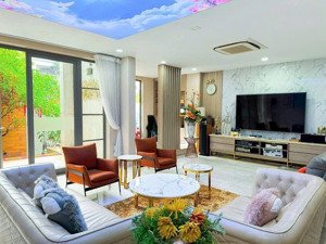 bán tòa nhà 7 tầng + hầm. diện tích sử dụng 700m2. võ thị sáu, quận 3 tp hồ chí minh