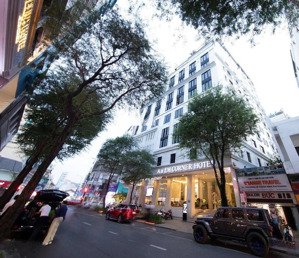 bán nhà mặt tiền ngay hai bà trưng, quận 1. dt: 21x17m, 1h 8 tầng 1727m2 sàn - 250 triệu/th 105 tỷ