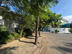 bán biệt thự lô góc an viên, nha trang.
diện tích 295,5m2 (ngang 17m). tặng 2 căn nhà giá 97tr/m2