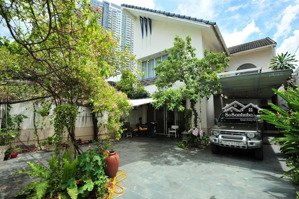 biệt thự sân vườn quận 7- cn 265m2 đất- ngang 10x27- hẻm xe hơi- sát đ tân phú của tt hành chính q7