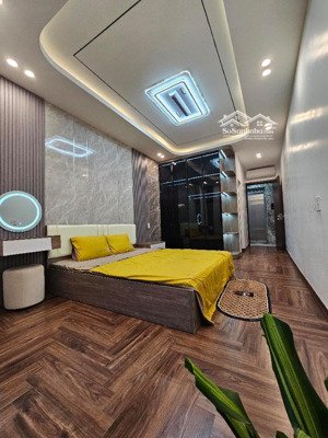 bán nhà nguyễn sơn 5 tầng thang máy ở ngay