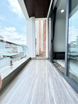 siêu phẩm studio full nội thất có bancol thoáng phòng rộng 35m2, ngay chợ, gần vlcs2