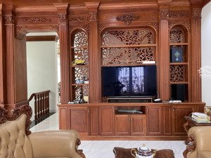 cần bán biệt thự đường số 8 khu cityland garden emart, dt: 9 x 20m. hoàn thiện gỗ đỏ