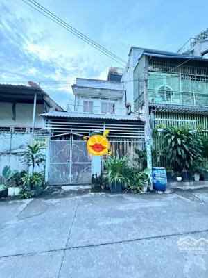 chủ gởi bán nhà mt hẻm 1 trệt 1 lửng,5x15=65,6m2,đã hoàn công,hẻm 2 xe hơi,đường lê thị hoa vào 25m