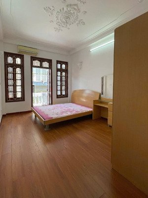 bán nhà liễu giai, nở hậu, 38m2x5 tầng, 6 phòng ngủ, chỉ vài bước ra phố. 8.75 tỷ