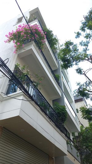 bán nhà đẹp khu vực tây hồ 47m2 4 tầng 11,6 tỷ. 10m ra mặt phố oto tránh. gần công an phường.