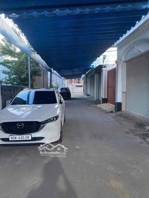 nhà đẹp 2pn 2 vệ sinh oto đậu thoải mái. cách bigc tân hiệp 1km