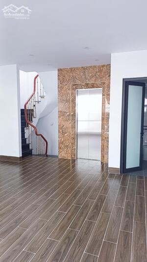 Chính chủ cần bán nhà phân lô ngõ phố Cát Linh,Đống Đa lô góc dt 37 m2 xây 7 tầng thang máy ra phố 15 m giá 14 tỷ