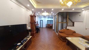bán nhà hoàng nhu tiếp long biên dt 50m*mt4m2 *3tầng phố dòng tiền giá 8.5tỷ dòng tiền