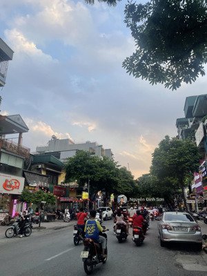 bán nhà mặt phố ngọc lâm 1 mặt phố 1 mặt hồ kinh doanh hiếm