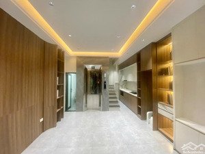 bán nhà nguyễn chí thanh, dt 40m2, 5 tầng thang máy, lô góc, ba bước ra ô tô, ngõ thông