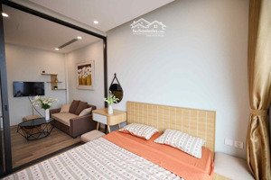 cần bán căn 1pn 1wc 32m2 đủ đồ view sông hồng toà r2 onsen ecopark.lh ạ