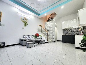 sát mt hưng phú, quận 8, 4 tầng, hẻm 4m, ngang 4,2m, chỉ nhỉnh 4 tỷ