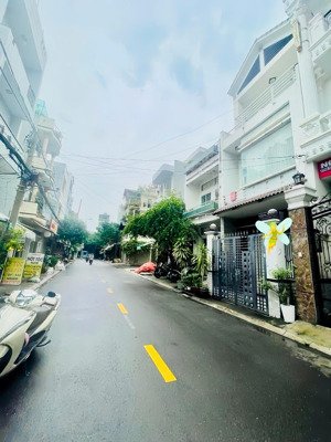 giảm sốc 500tr - mặt tiền phường tân sơn nhì - 4 tầng đúc (5pn) - dt: 4.5 x 18 (82m2) sổ vuông vứt