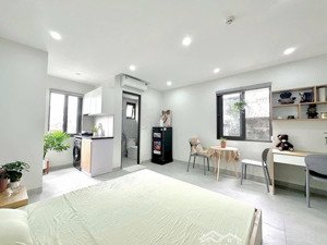 nhà ccmn dòng tiền quân nhân,xây mới thang máy,20 phòng kk đủ đồ,dt 90tr/th,2 thoáng,ngõ 3m,gần phố