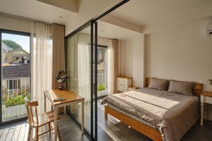 căn hộ 1 phòng ngủ siêu rộng thiết kế tông gỗ vintage ngay hồ biểu chánh quận phú nhuận