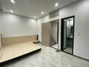 chính chủ cho thuê biệt thự 5 tầng full nội thất 4 phòng có thang máy giá 30tr/th oceanpark 1 gl