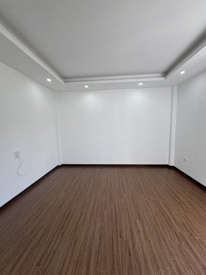 tôi cần cho thuê nhà phố lê văn lương, 100m2 - 4 tầng - 3 làn ô tô - nhà mới - 25tr/th