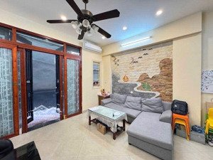 đống đa, 3 bước ra mặt phố, chủ xây chắc chắn, full nội thất. cách đh ngoại thương chỉ hơn 1km.